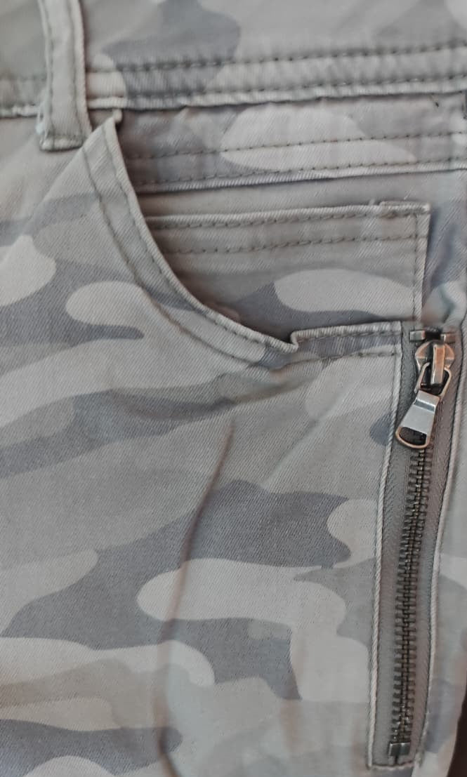 Pantalón Camuflajeado Wit & Wisdom Talla 2 P
