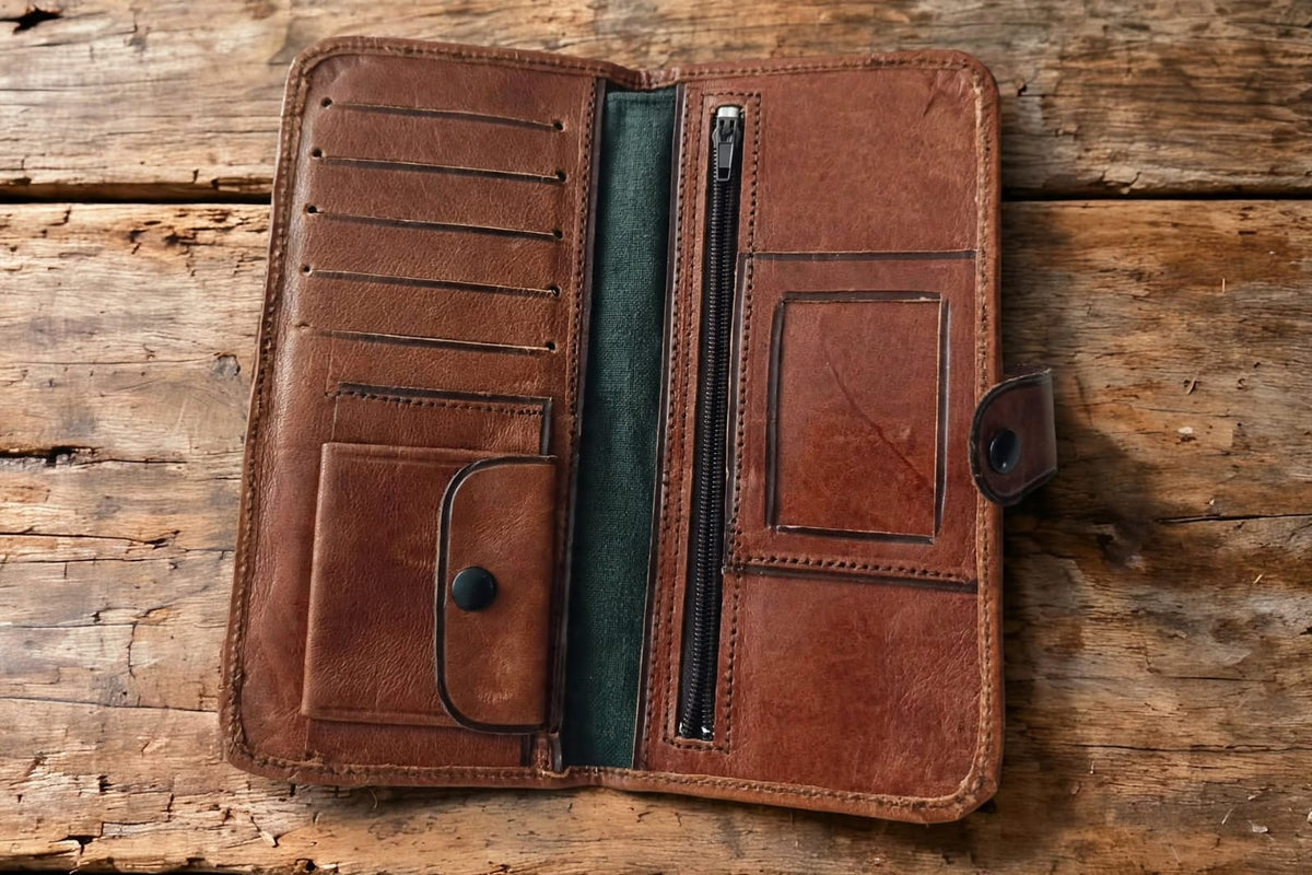Cartera 100% Piel de Cerdo Repujado