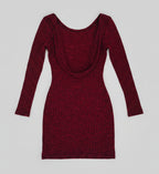 Vestido tinto con detalles dorados